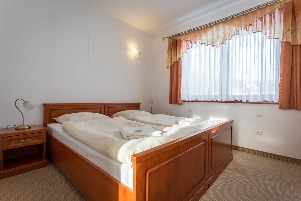 Sykowny Dworek Apartamenty コシチェリスコ 部屋 写真