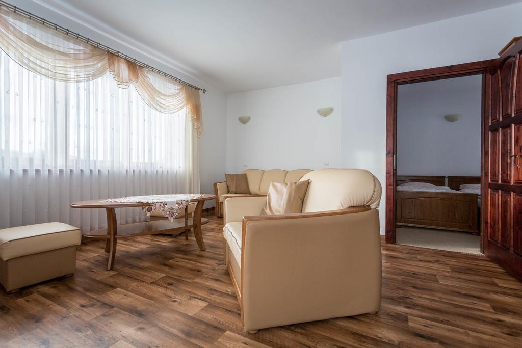 Sykowny Dworek Apartamenty コシチェリスコ エクステリア 写真