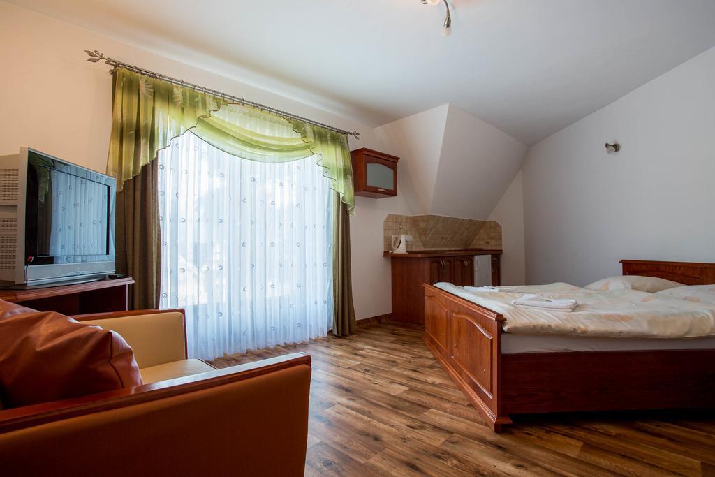 Sykowny Dworek Apartamenty コシチェリスコ 部屋 写真