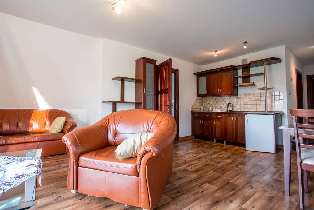 Sykowny Dworek Apartamenty コシチェリスコ エクステリア 写真